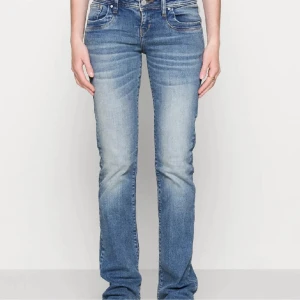 Ltb jeans ”valerie”  - Säljer mina blåa ltb jeans då dom är lite förstora, köpte dom för 915💘