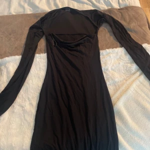 Klänning Gina tricot - Bra skick, använd 1 gång, ring ringning!