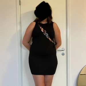 Svart klänning  - Har aldrig använt men testat så den är i bra skick!