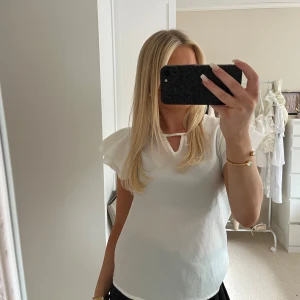 Vit blus - Jötte fin vit blus eller topp som inte används