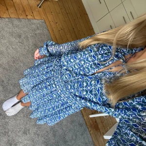 Zara klänning - Jättefin klänning från Zara! Aldrig använd! Storlek XS (Skulle även passa en person med storlek S) 🙌🏽