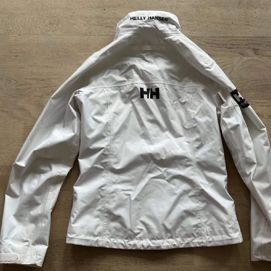 Vit vindjacka från Helly Hansen Xs - 1
