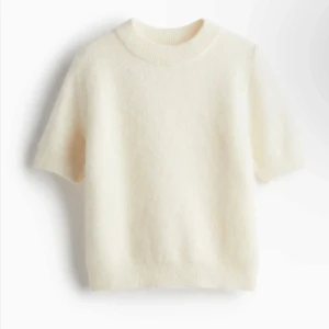 Vit stickad tröja - Det är jätte mysig och snygg använda bara 1gång