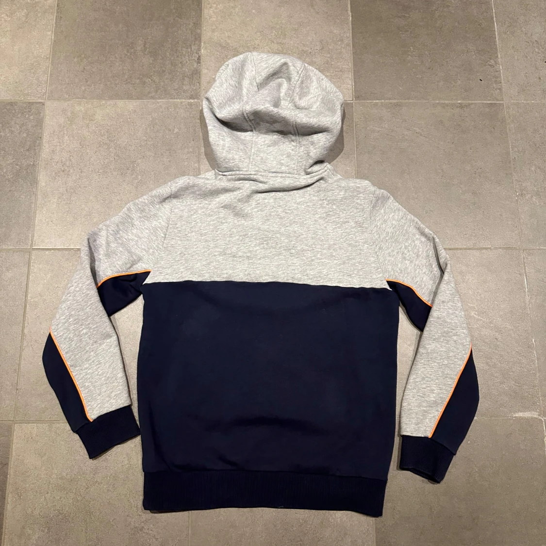 Grå och marinblå hoodie från Kenzo - 1