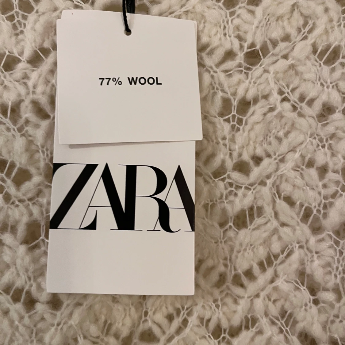 Hålstickad ull tröja från zara - 4