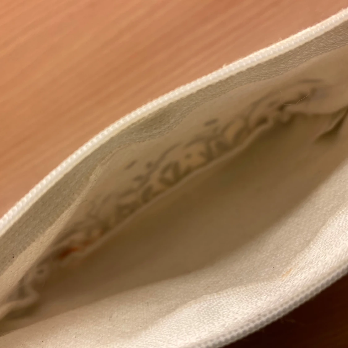 Vit blommig necessär  med dragkedja - 2