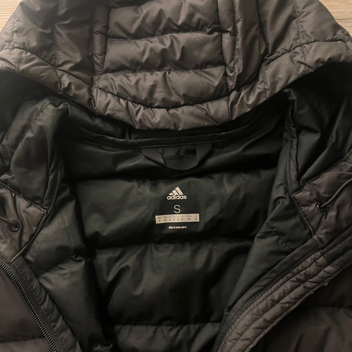 Svart dunjacka från Adidas - 1