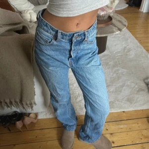 Jeans - Jeans från h&m i strl 32 🤎