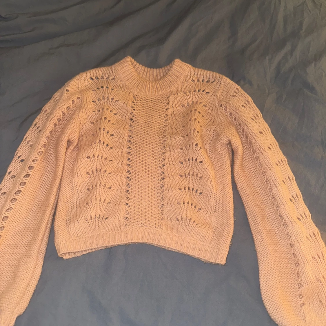 Beige stickad tröja från NA-KD