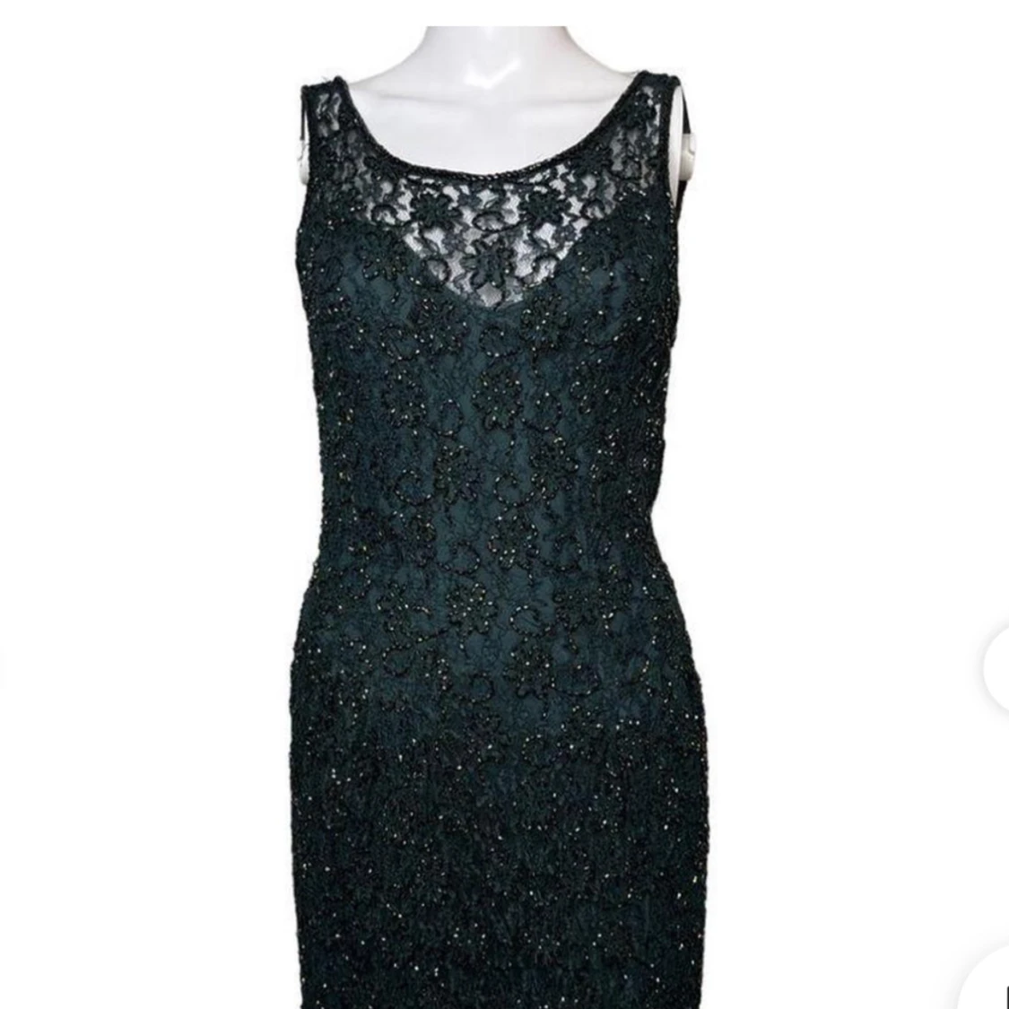 Svart spetsklänning med slits - 3