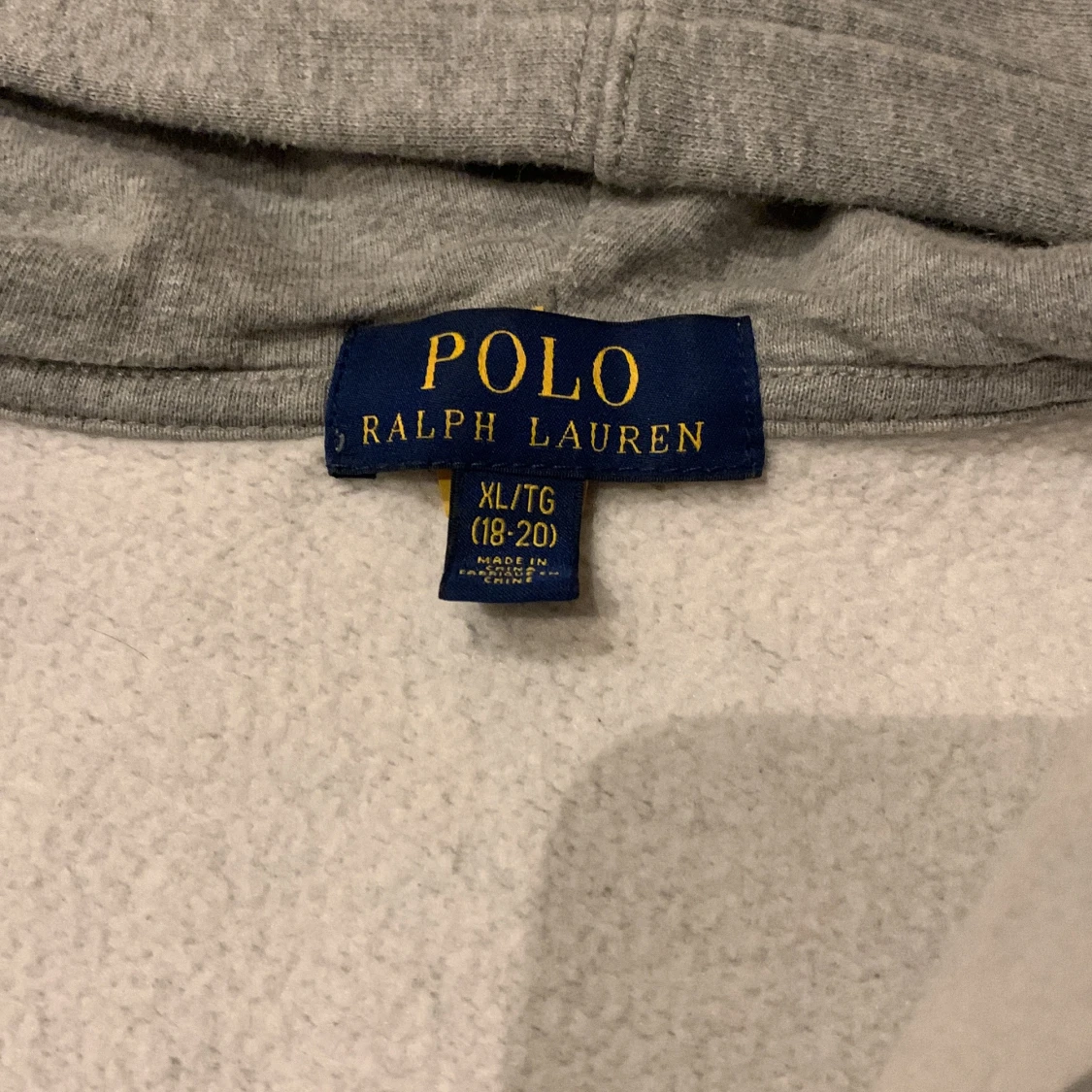 Grå hoodie från Ralph Lauren - 2