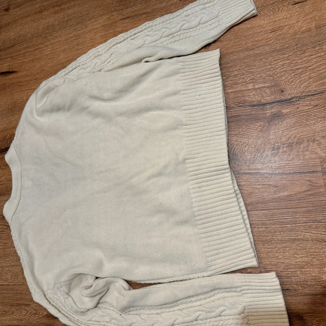 Ljus beige stickad kofta från Lindex - 2