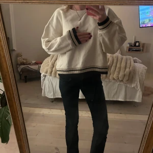 Colleage tröja/sweatshirt - Skit snygg sweatshirt som inte kommer till andvändning längre!!😊