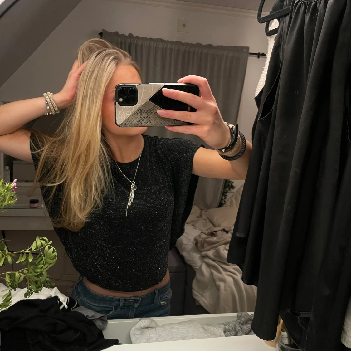 Svart glittrig topp - 1