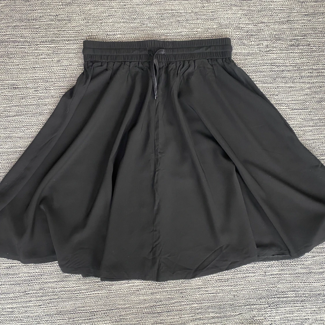 Svart kjol från Filippa K strl S