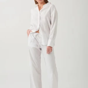 Vita linnebyxor🤍 - Vita linnebyxor med loose passform🩷 använder inte längre pga för stora💕ord.pris 399.95