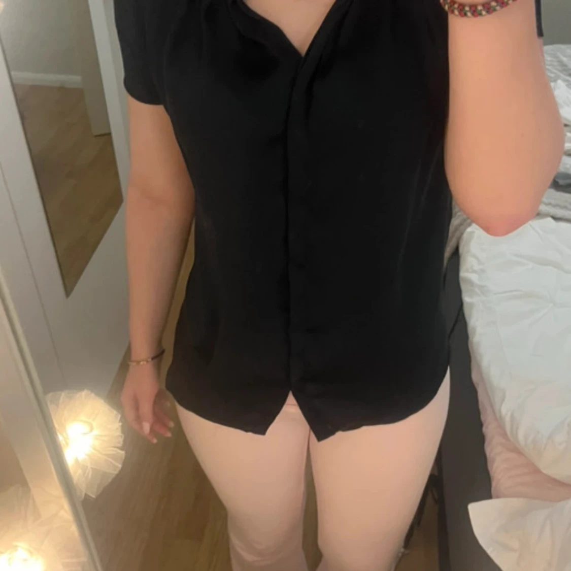 Mörkblå blus med kort ärm