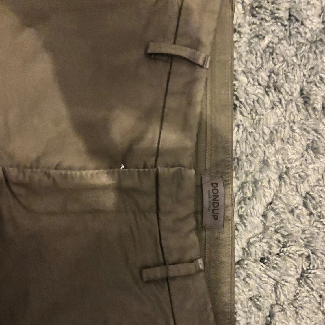 Bruna/mörkgröna chinos från Dondup - 1