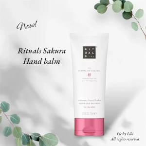 Ny! Rituals Sakura Hand Balm - Helt ny! Återfukta och vårda torra händer med Rituals Sakura Hand Balm. Berikad med näringsgivande rismjölk och en mild doft av körsbärsblomma. Perfekt för att ge dina händer en mjuk och len känsla. 70ml, full size ord pris 139;-