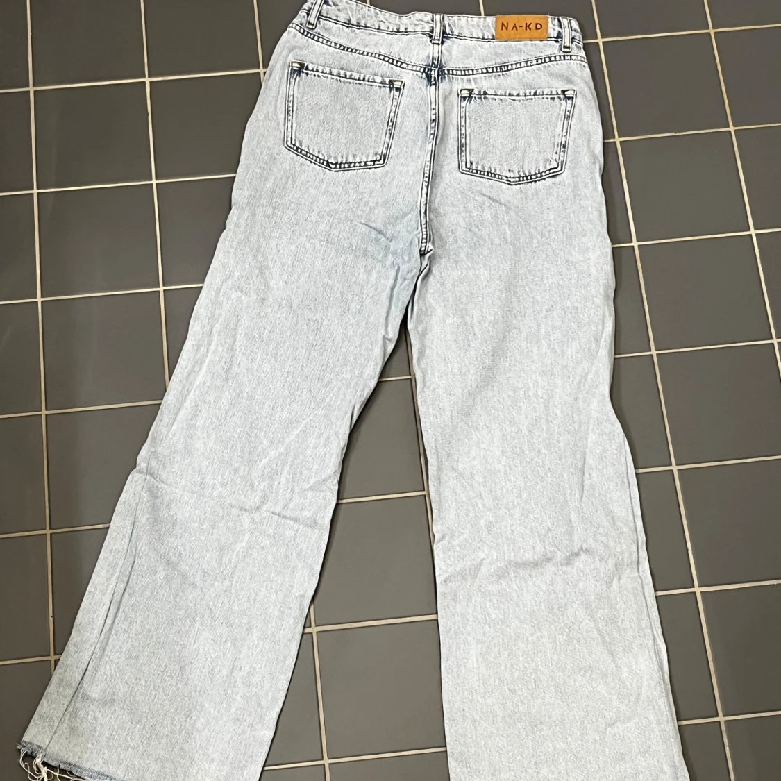 Ljusblå jeans från NA-KD - 1