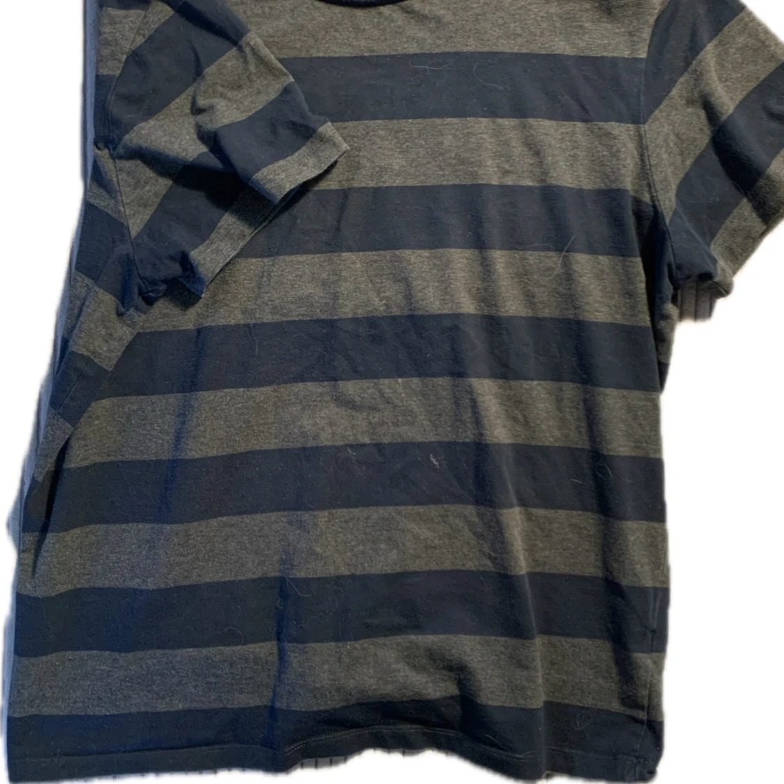 Randig t-shirt i blått och grått - 1