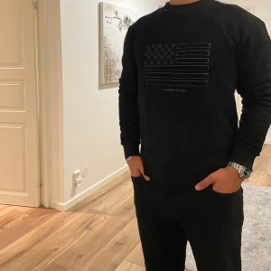 Maniere de Voir tröja - Nyskick, aldrig använd. Passar S/M. Väldigt skönt material och sitter bra.