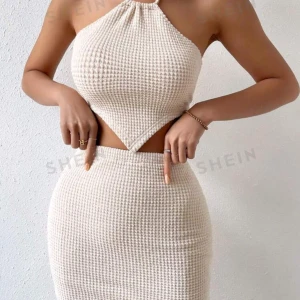 Topp med kjol - Jätte söt topp med matchande kjol, helt oanvänd ny. Säljer för att jag ej gillar hur dem satt på just mig!💕