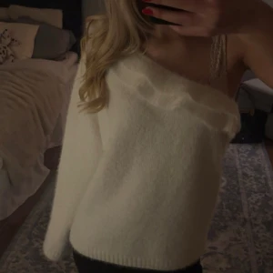 Off-shoulder tröja - Så snygg off-shoulder tröja perfekt för hösten!!🍁💞💞