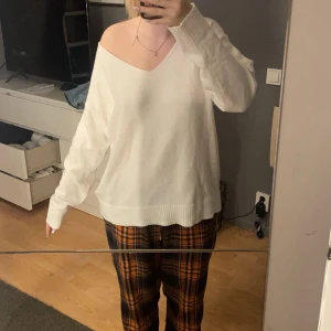 Stickad tröja  - Stickad tröja från lager 157 utan fläckar och liknande