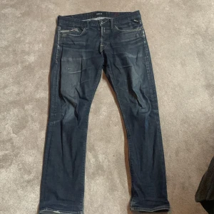 Replay jeans - Säljer dessa feta replay jeans Skick 8/10 Storlek w32 l32  Skulle säga att de sitter lite tightare än regular fit 