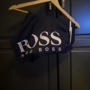 Boss badshorts  - Bra skicka  Säljer för att den inte passar mig längre 