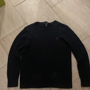 Ralph lauren tröja - En Ralph lauren cable Knit som är i otroligt bra skick har knappt användes