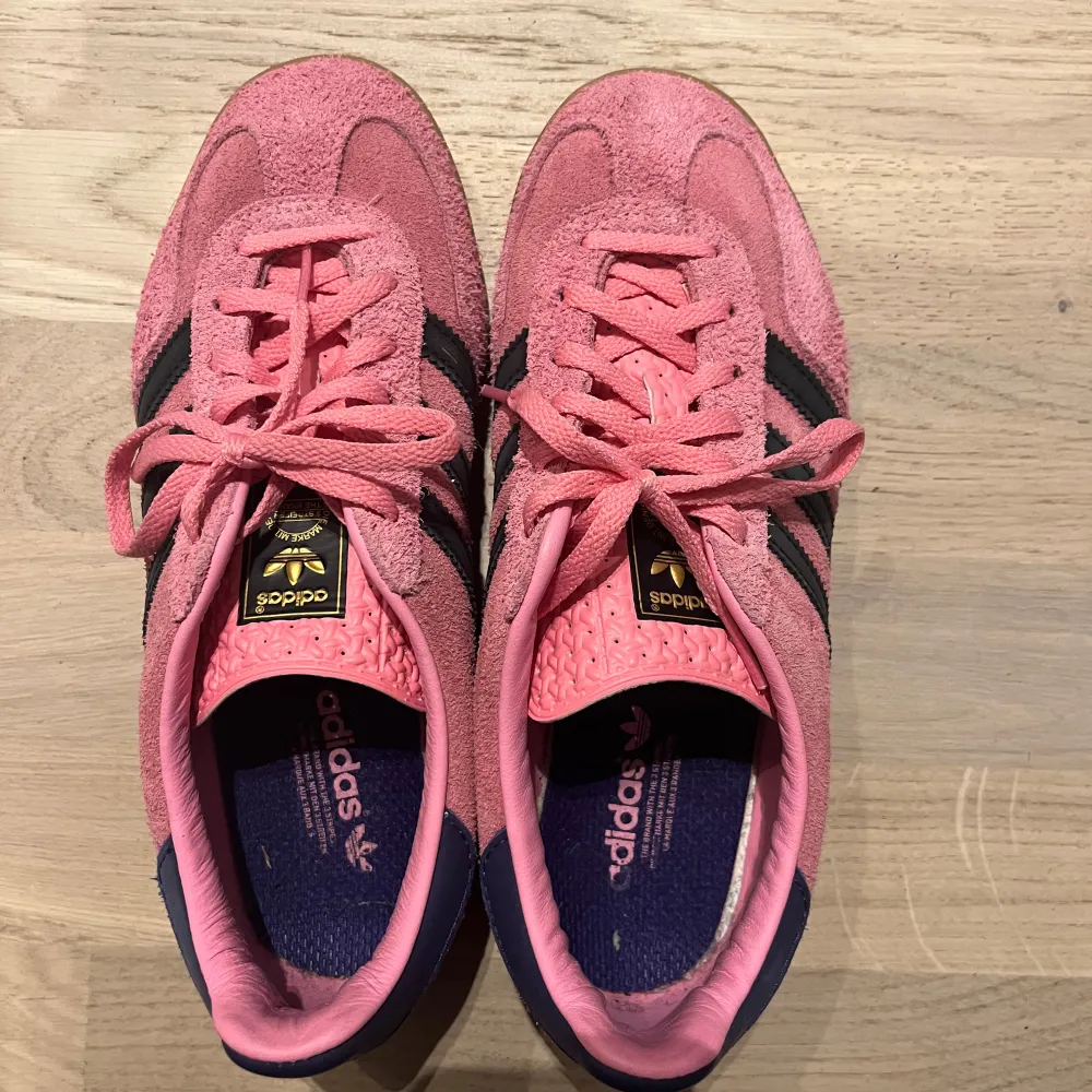 Rosa adidas gazelle. Använda 2 ggr. Skor.