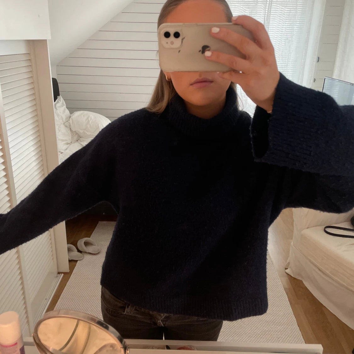 MarinblĂ„ stickad đ