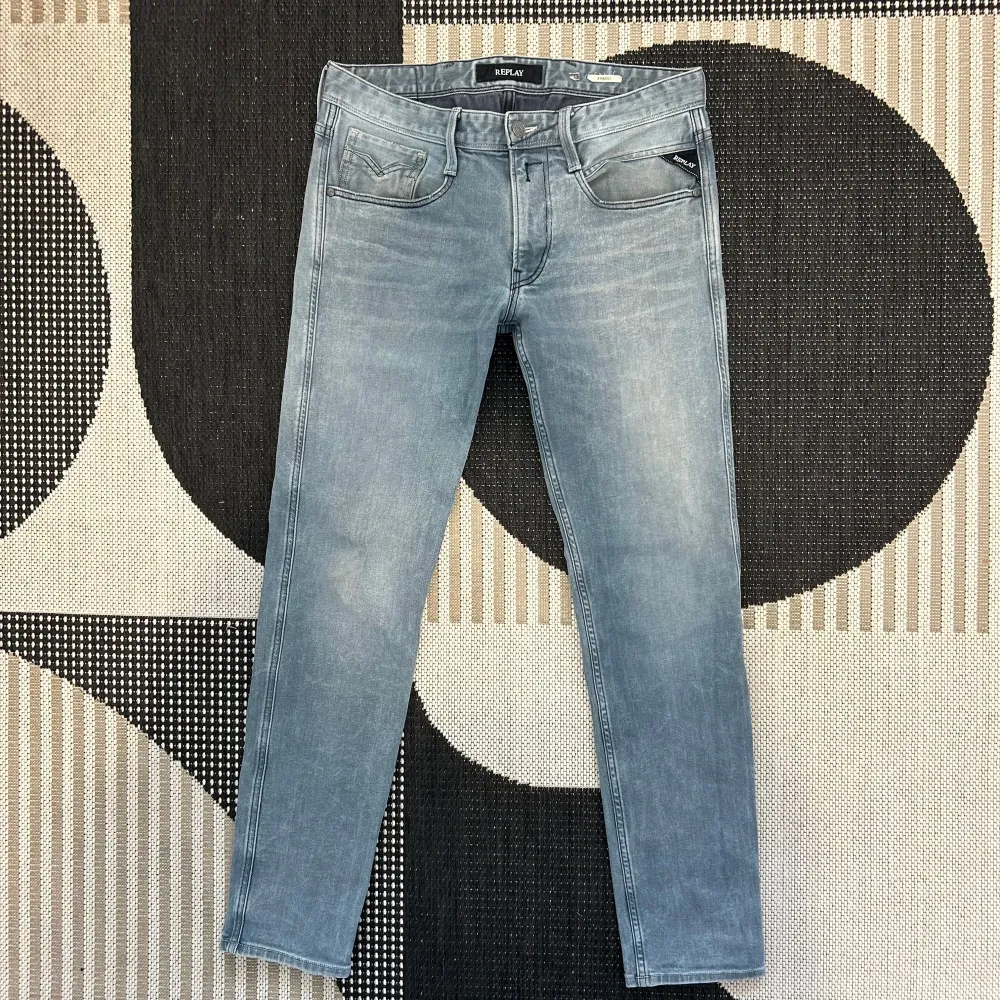 Tja säljer dessa jeans som är i ett gott skick, hör av er vid frågor samt övriga funderingar. Jeans & Byxor.