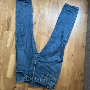 Levis 501 - Säljer Levis 501 i riktigt fint skick. Pris går att diskuteras