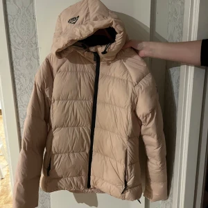 Mckinley - Storlek M, normal i storleken. Knappt använd 