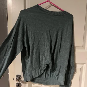 Tröja - Tröja med knytning fram