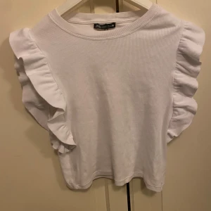 Vit volangtopp från zara💞 - Volang tröja från zara! Ny skick! 