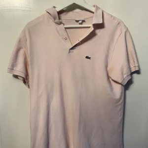 Lacoste piké - Hej, jag vill sälja min Lacoste piké då den har blivit för liten på mig.