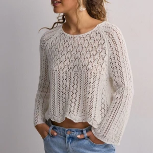 Stickad tröja - Skit snygg stickad tröja som tyvärr inte kommer till användning❤️ kontakta vid frågor eller fler bilder😊 nypris: 300