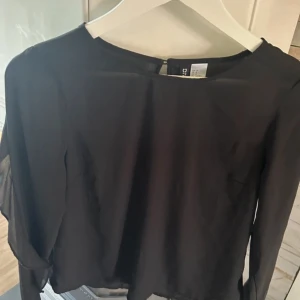 Blus - Mycket bra skick, finns mer bilder vid intresse 