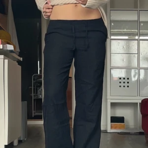 Linnebyxor - Snygga svarta linnebyxor från gina tricot, endast använd ett par gånger och superfint skick! 🥰(Jag är 158 cm)