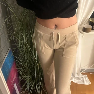 Juicy couture byxor  - Säljer dessa fina byxorna eftersom de inte kommer till någon användning storlek xs 