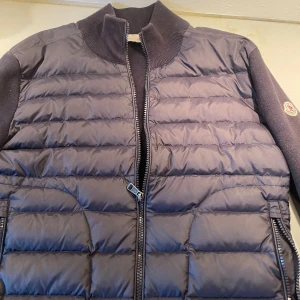 Cardigan - Tjena Moncler cardigan t salu tags o kvitto finns skriv vid frågor elle om du vill ha fler bilder 