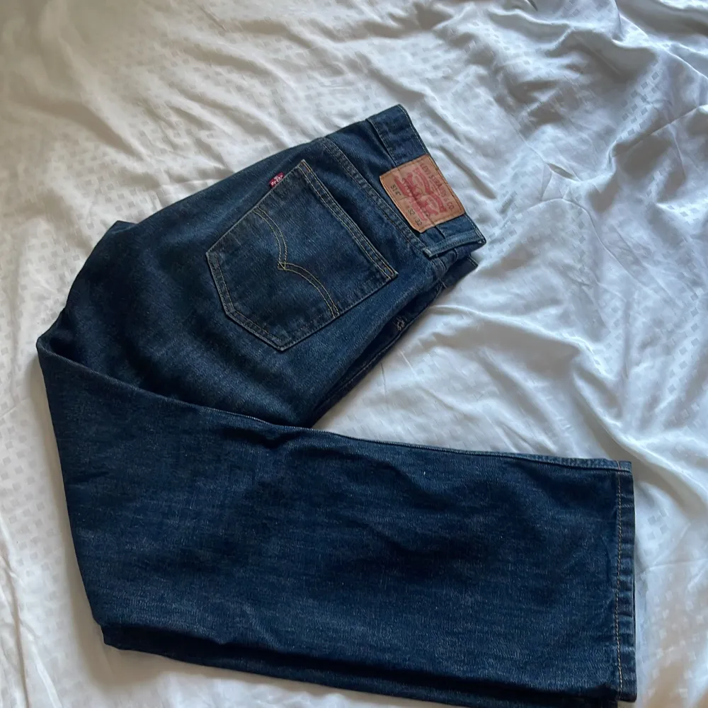 Ett par Levis 514 jeans som är super snygga som bara används fåtal gånger | Skick 9,5/10 | Storlek W32 L32 | Hör av er vid minsta fråga!. Jeans & Byxor.