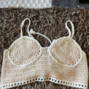 Topp - En virkad topp från Gina tricot💕 användt en gång☺️ inga defekter💕
