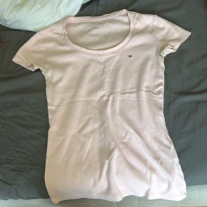 Baby rosa tröja  - Äkta såklart. 