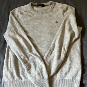 Morris Tröja - En väldigt fin Morris tröja i super skick. Endast andvänd några gånger.