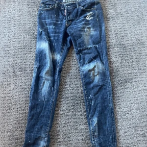 Dsquared2 jeans  - Strl. 46, dem passar mig bra som e runt 180. 550kr eller bud, betalning sker via swish. kan mötas upp i alingsås eller skicka